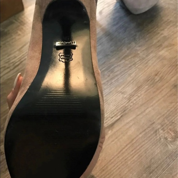 Tan bow heels - Picture 4 of 5